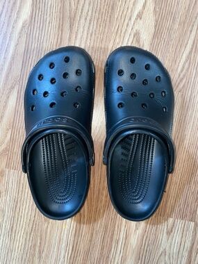 CROCS Classic Clog - Color Black, Size Women’s 8/Men’s 6